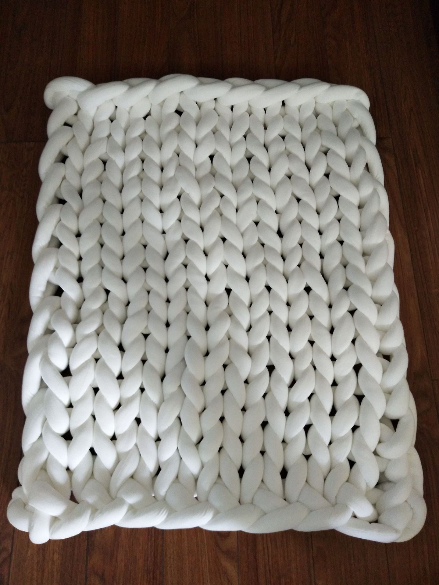 Hand-Woven Weighted Gravity Blanket – Chenille Chunky Knit for Stress Relief