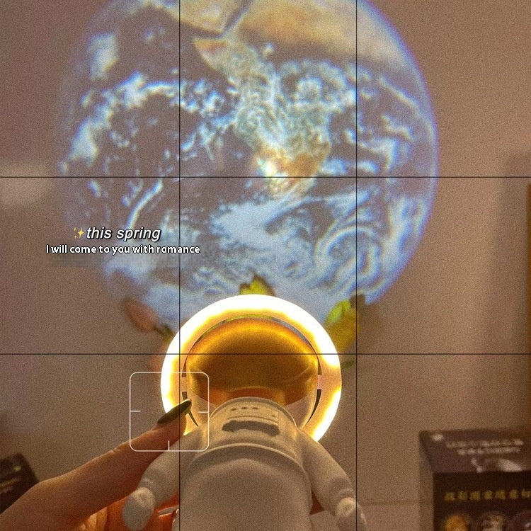 Astronaut Star Projector Lamp – USB Rechargeable Rotating Night Light